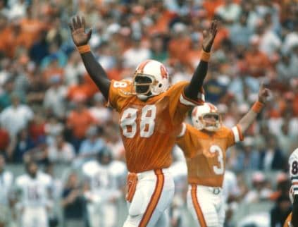 It’s Time for Former TE Jimmie Giles to be in the Pro Football Hall Of Fame