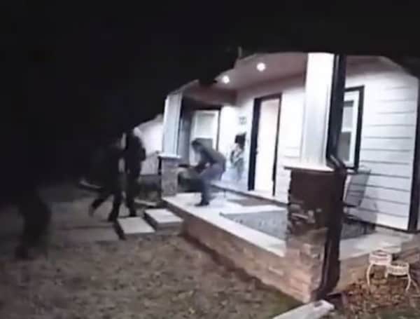 Arizona Homeowner Charges Police With Knife On Video – LEO Round Table