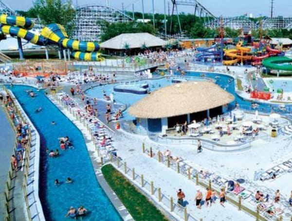 1 Dead, 3 Critically Injured After Iowa Amusement Park Raft Flips