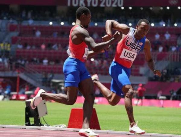 ‘A Total Embarrassment’: Olympic Track Legend Carl Lewis Blasts US Relay Team After Terrible Handoff