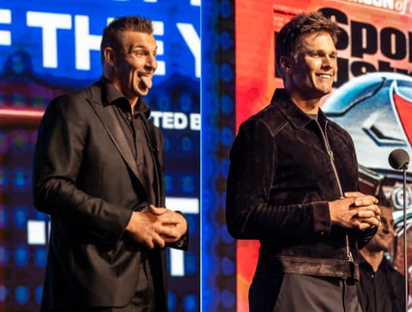 Tom Brady Accepts SI 2021 Sportsperson Of The Year Award From Teammate Gronkowski