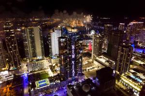 New Year’s Eve 2023: America’s Tallest Digital Countdown Clock & Fireworks Light-Up Paramount Miami Worldcenter Tower