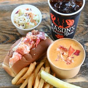 Mason’s Famous Lobster Rolls Opens in Bradenton, 5th Florida Location