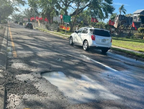 Water Main Break In Sarasota Closes Southbound Lanes Of N. Tamiami Trail